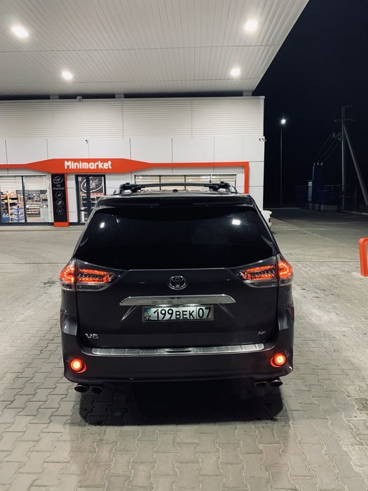 Toyota sienna 2011