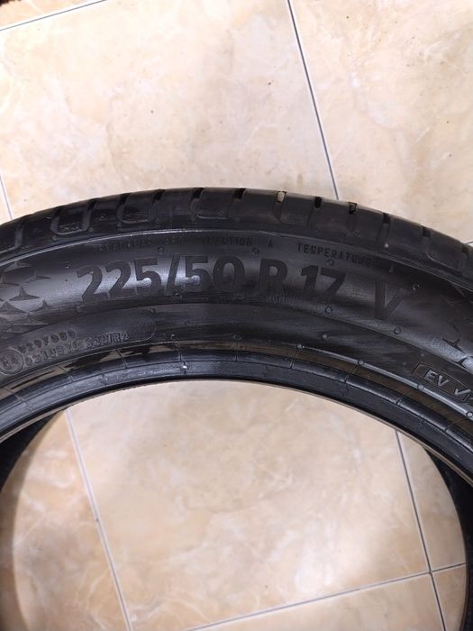 Vând anvelope continental