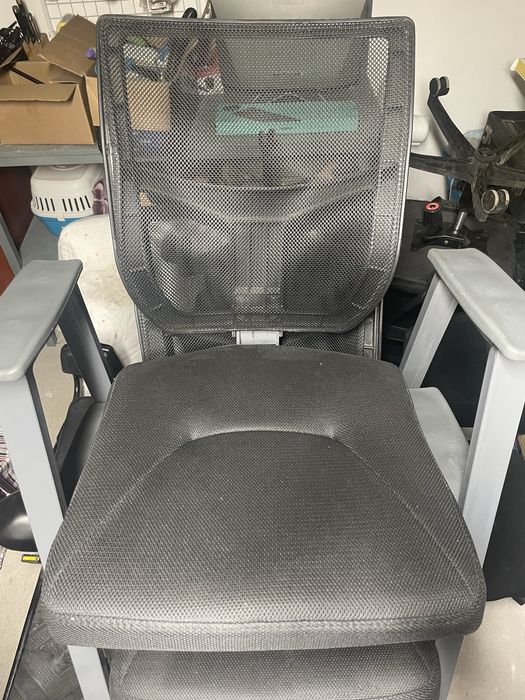 Продам мебель шкафи ,кресло и жалюзи