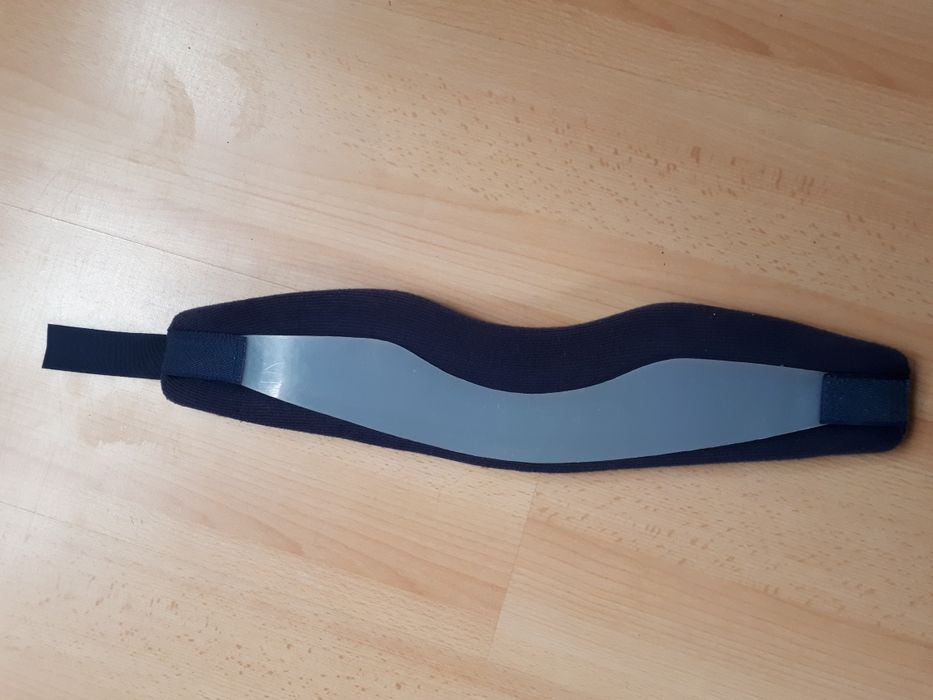 Полутвърда шийна яка