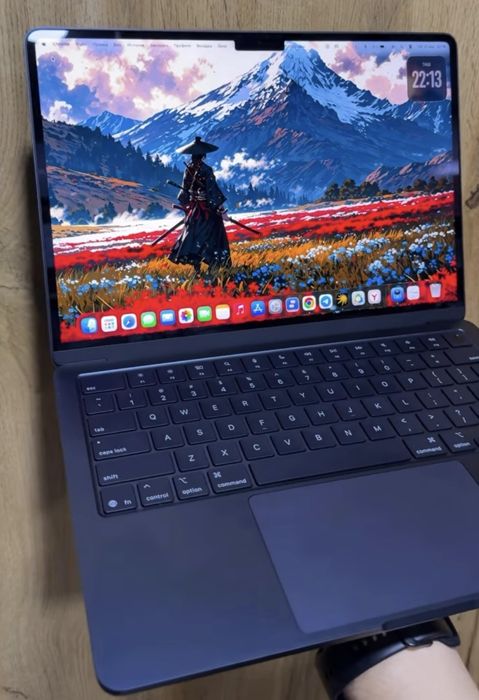 Macbook Air M4 13.6inch. 16/256gb 9sikl. 100%