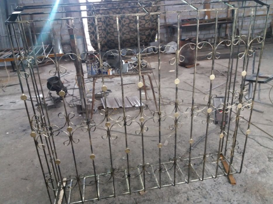Изготовление металлических оконный решетка.  Любое на вкус.