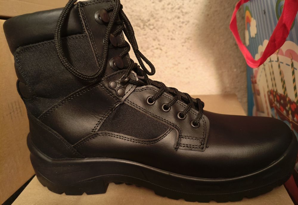 Продавам чисто нови мъжки,летни ( къси ) кубинки от естествена кожа