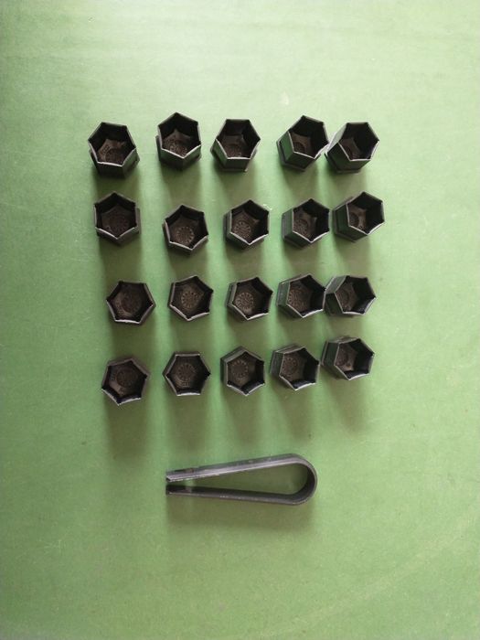 Capace Prezoane negre cheie 17 /19 set  20 capace + cheie de extracție