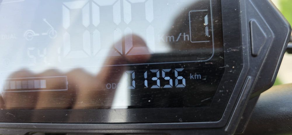 Vând trotineta KuKirin G2 Master – Dual Motor 2000W