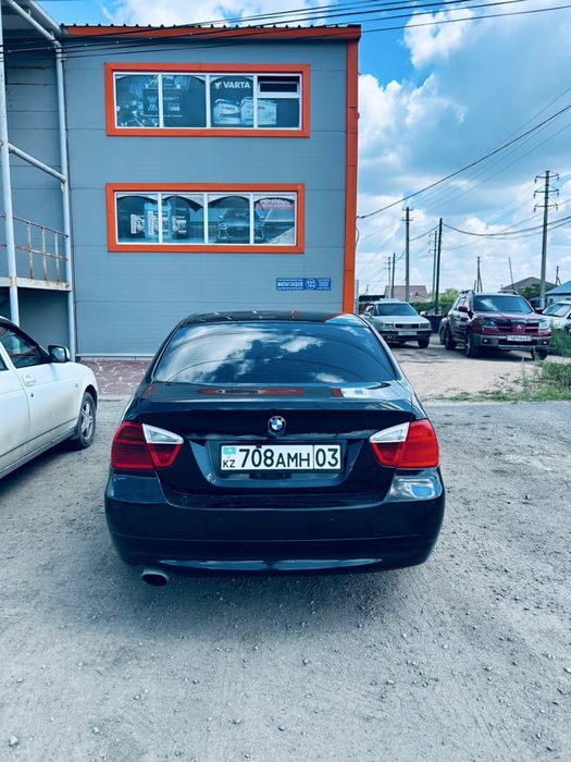Срочно продам BMW 320i E90