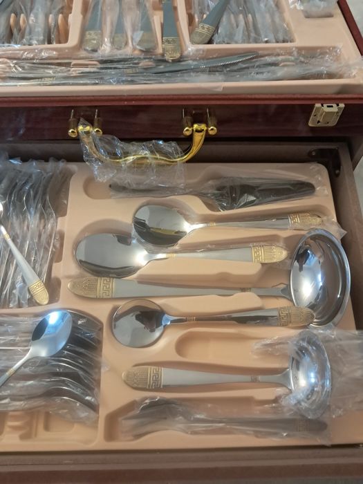 Set de tacâmuri auri arginti 84 piese de 12 persoane