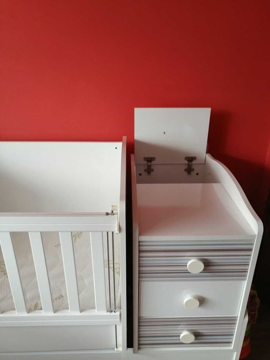 Комбинирана детска кошара, легло 165/70,скрин,матрак за кошарата110/70