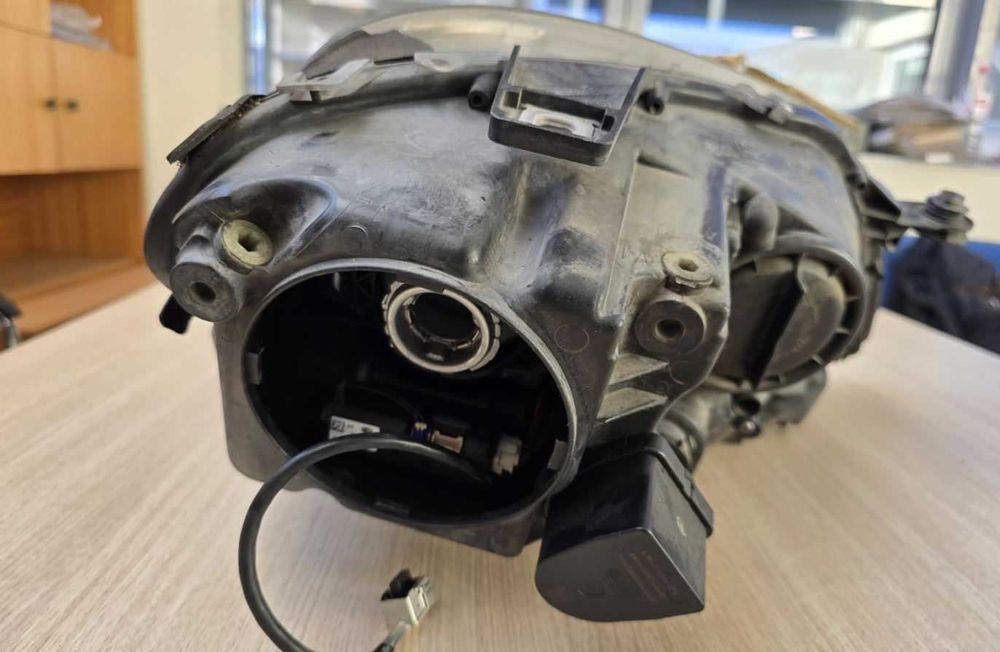 ЛЯВ фар  за Мерцедес ML320