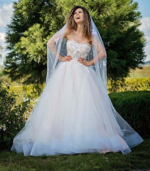 Сватбена рокля и воал на перлички