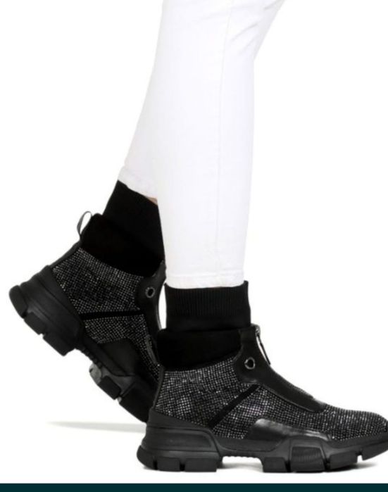 Женские высокие ботинки