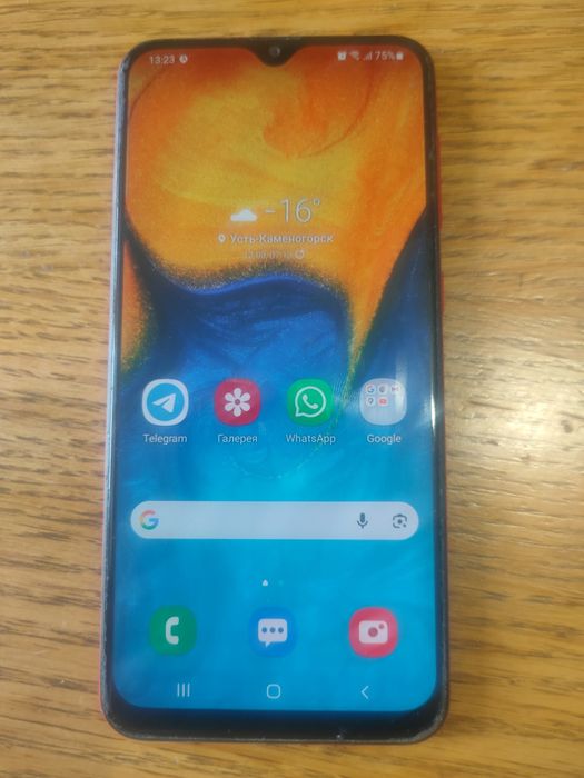 Смартфон Samsung A20