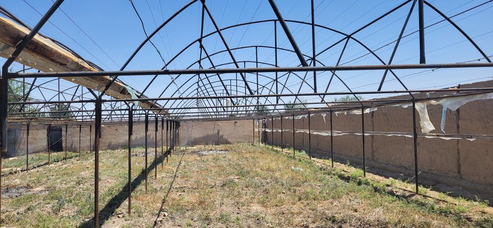 Парник сотилади. (Нархини келишамиз)