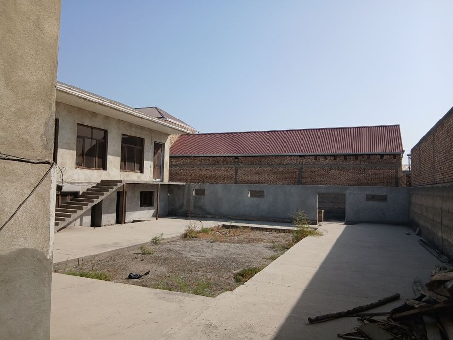 Qo'qon, Aeroport yo'lida, 6 sotixli xovli, yo'lni bo'yida