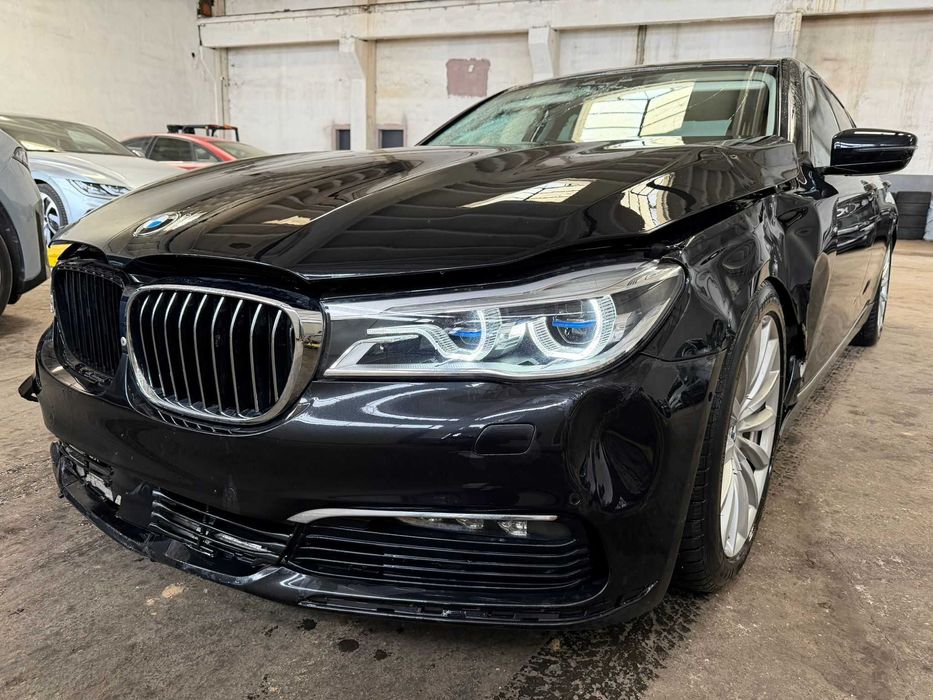 BMW 740d Xdrive avariat