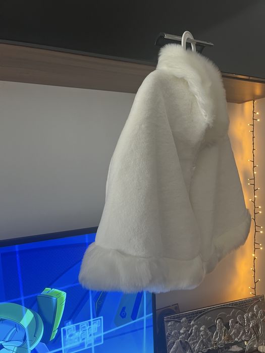 Capă.  , blana artificiala