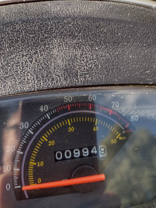 Vând scuter și roți iarnă cu jante aluminiu