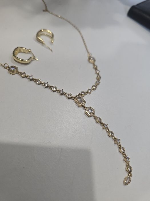 Невероятен комплект колие и обици с цирконии