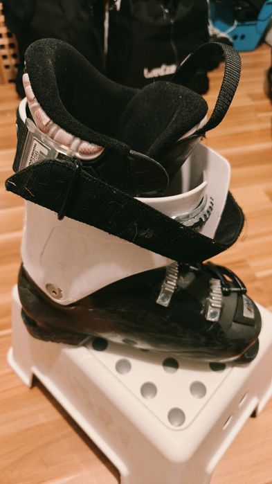 Продавам ски обувки HEAD