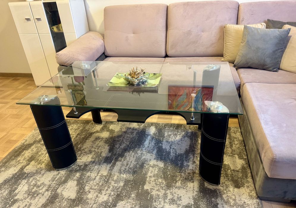 Стъклена маса за красив интериор