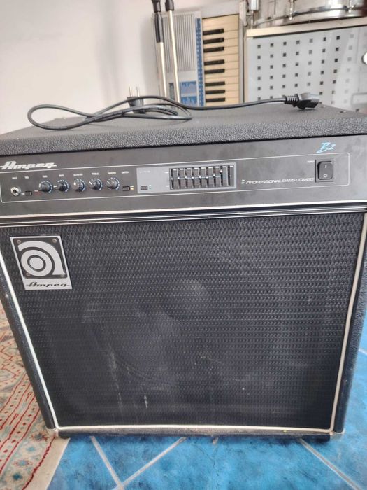 Amplificator ampeg bass