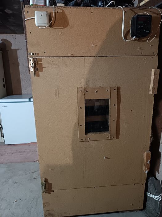 Инкубатор сотилади