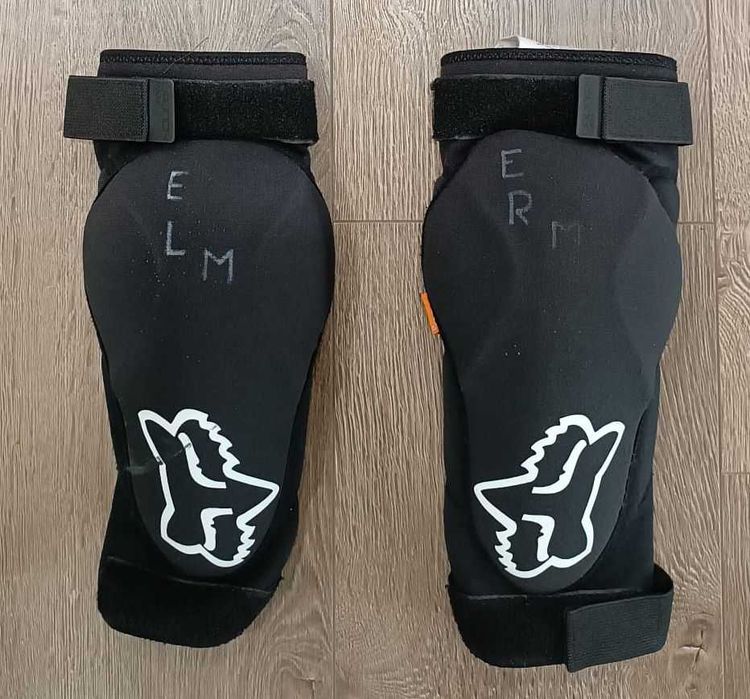 Cotiere si genunchiere FOX Launch negru second hand