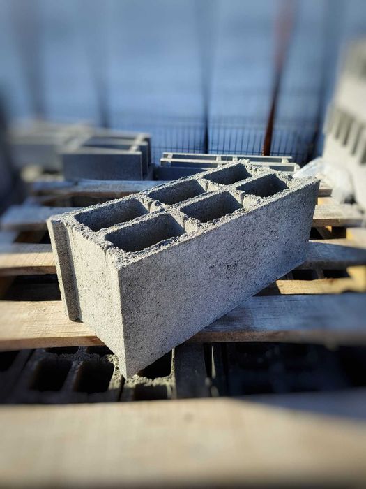 BOLTARI Zidarie/Fundatie/ Garduri / stalpi gard -Jardiniere