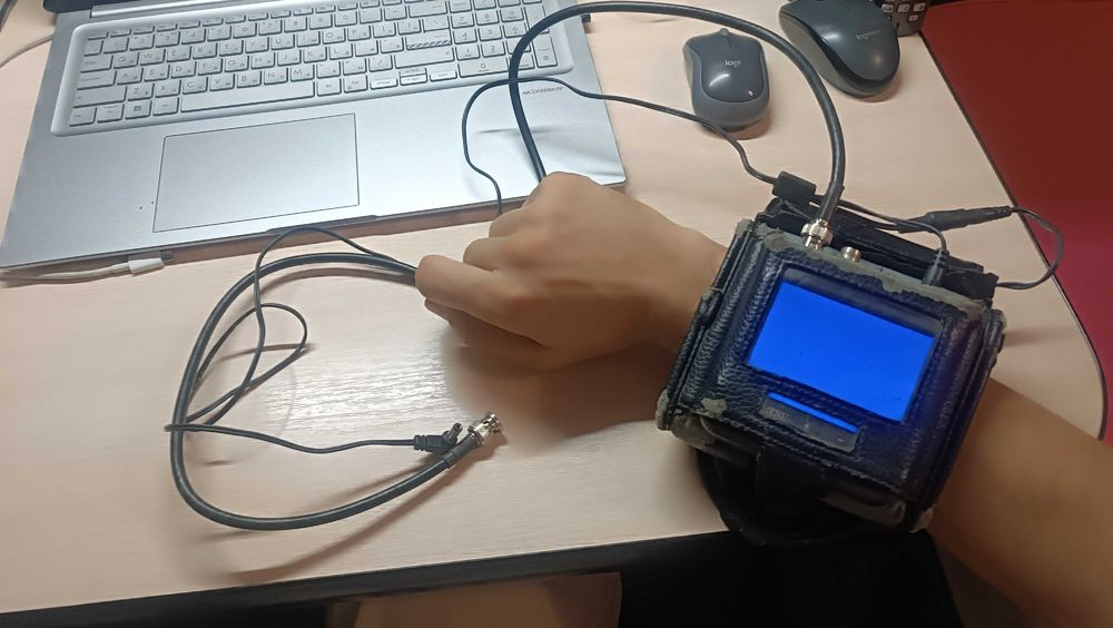 наручный монитор просмотра аналоговых камер видеонаблюдения