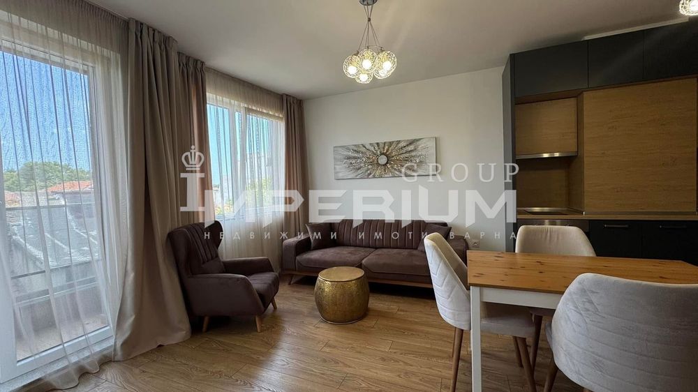 Дава се под наем Тристаен апартамент в Варна, Център - 90 кв.м за 816 € - Снимка #2