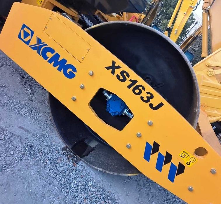 XCMG XS163J  механический одновальцовый каток 16 тоник