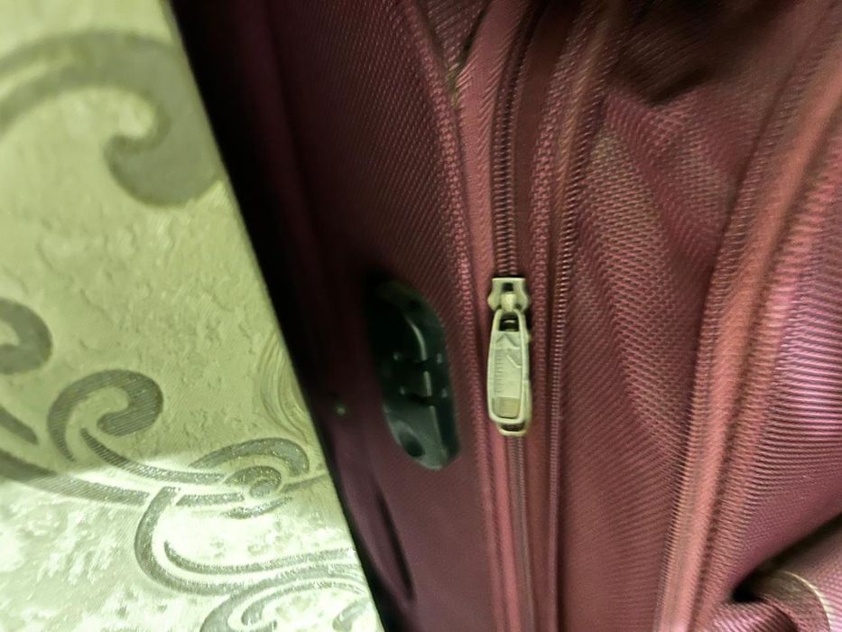 Чемодан и сумки.