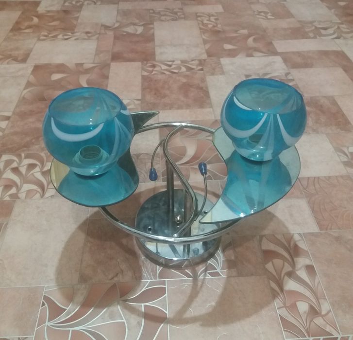 Продам люстру двухрожковую