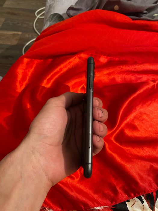 Продам айфон 11