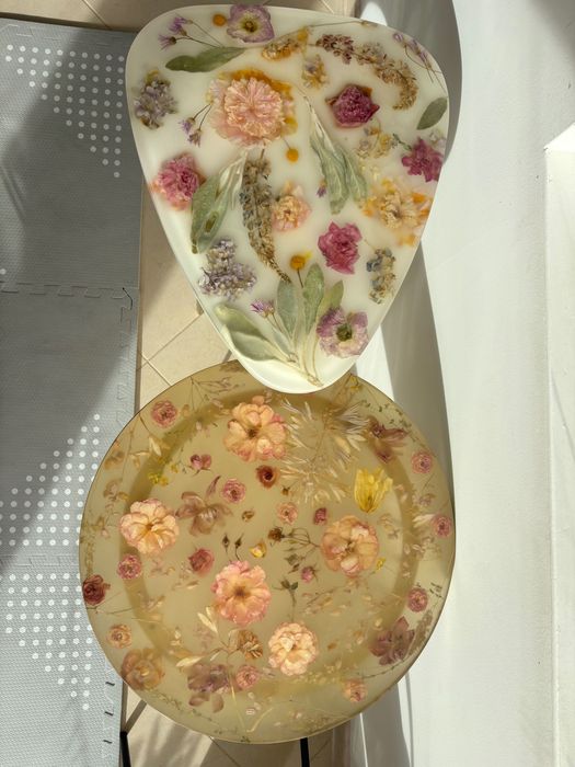 Маси от епоксидна смола с цветя