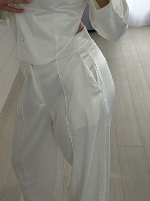 Top satinat albastru deschis cu nasturi & dantelă Zara / NOU