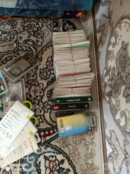Telefon aksesuarlar sotiladi