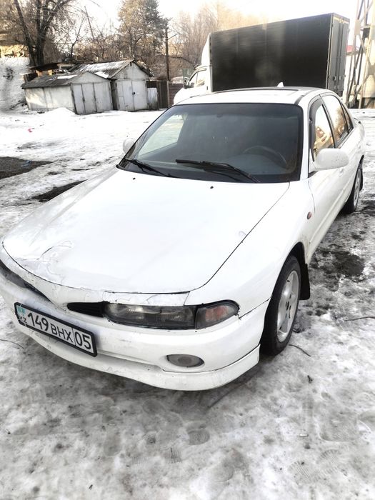 Машина Митсубиси Галант