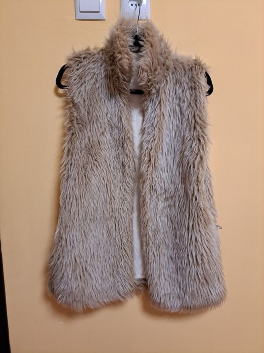 Дамски бежов елек