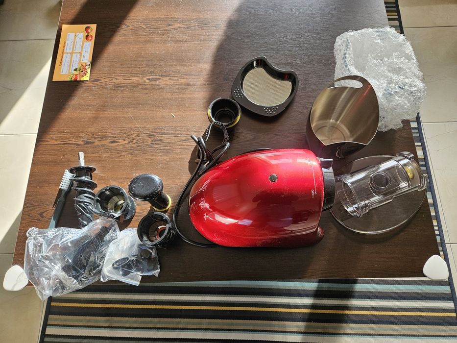 Професионална, бавнооборотна сокоизстисвачка Sana EUJ - 707R