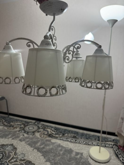 Продам люстры висячие
