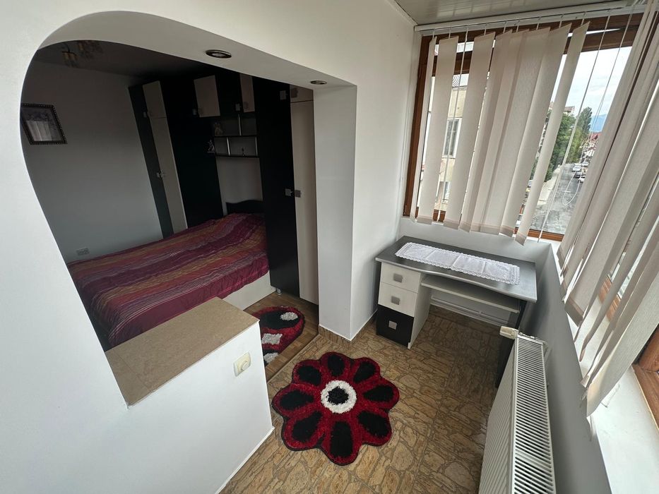 Închiriez apartament cu 3 camere în Caransebeș