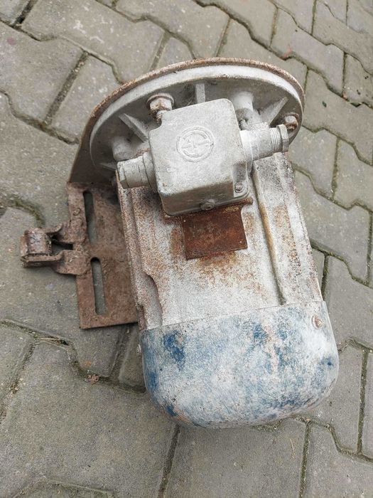 Motor trifazic cu fulie