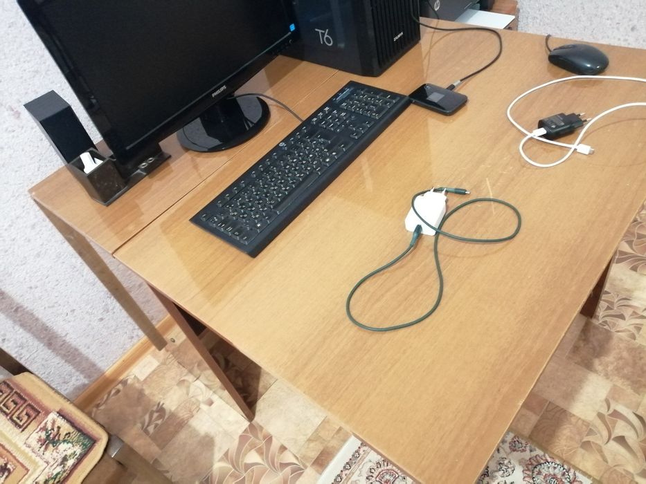 Продам стол раздвижной.