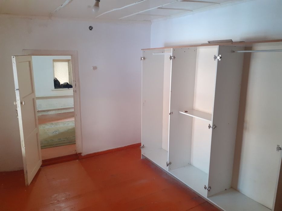 Уй Сатылады 1/2 часть барак емес