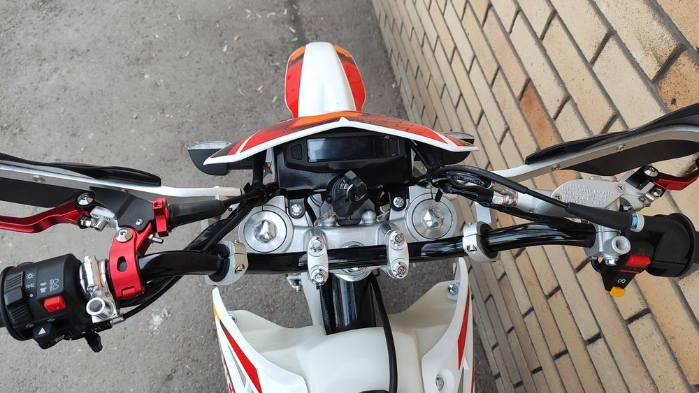 Продам мотоцикл SYCMCC 300 куб