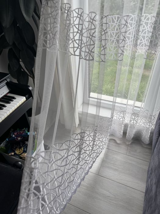 Perdea deosebita din voal, cu model