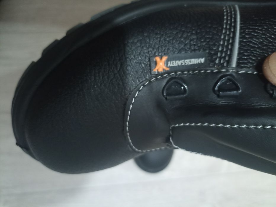 Специальные ботинки железный носок