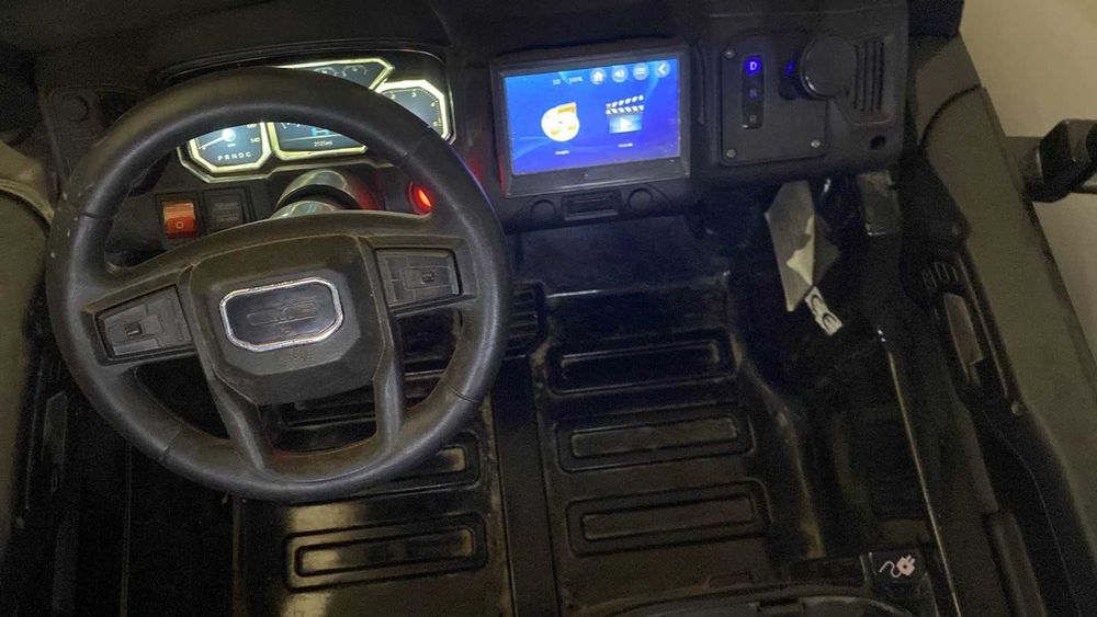 Детская машина электромобиль