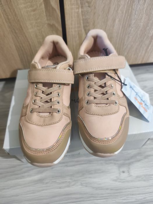 Нови детски   маратонки за момиче!